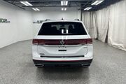 2025 Volkswagen Atlas 2.0T SE w/Technology Oshkosh WI