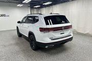 2025 Volkswagen Atlas 2.0T SE w/Technology Oshkosh WI
