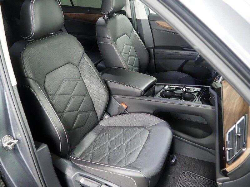 2025 Volkswagen Atlas 2.0T SE w/Technology *PANORAMA MOONROOF, ADAPTIVE CRUISE, DIGITAL COCKPIT, SAFETY ALERTS, BACKUP-CAMERA, CLIMATE SEATS, HEATED STEERING, 20 INCH WHEELS, WIRELESS CHARGING, ANDROID & APPLE