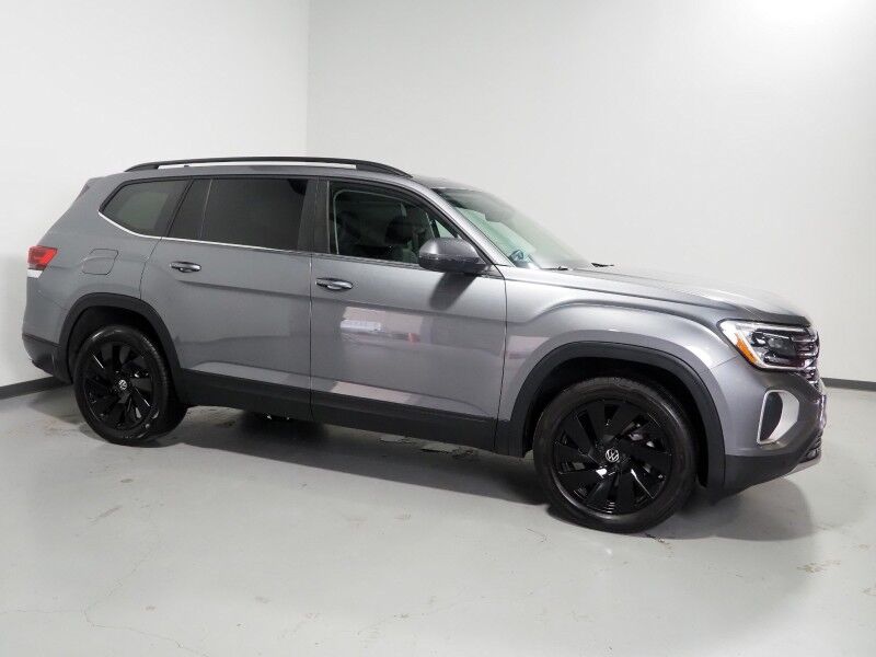 2025 Volkswagen Atlas 2.0T SE w/Technology *PANORAMA MOONROOF, ADAPTIVE CRUISE, DIGITAL COCKPIT, SAFETY ALERTS, BACKUP-CAMERA, CLIMATE SEATS, HEATED STEERING, 20 INCH WHEELS, WIRELESS CHARGING, ANDROID & APPLE