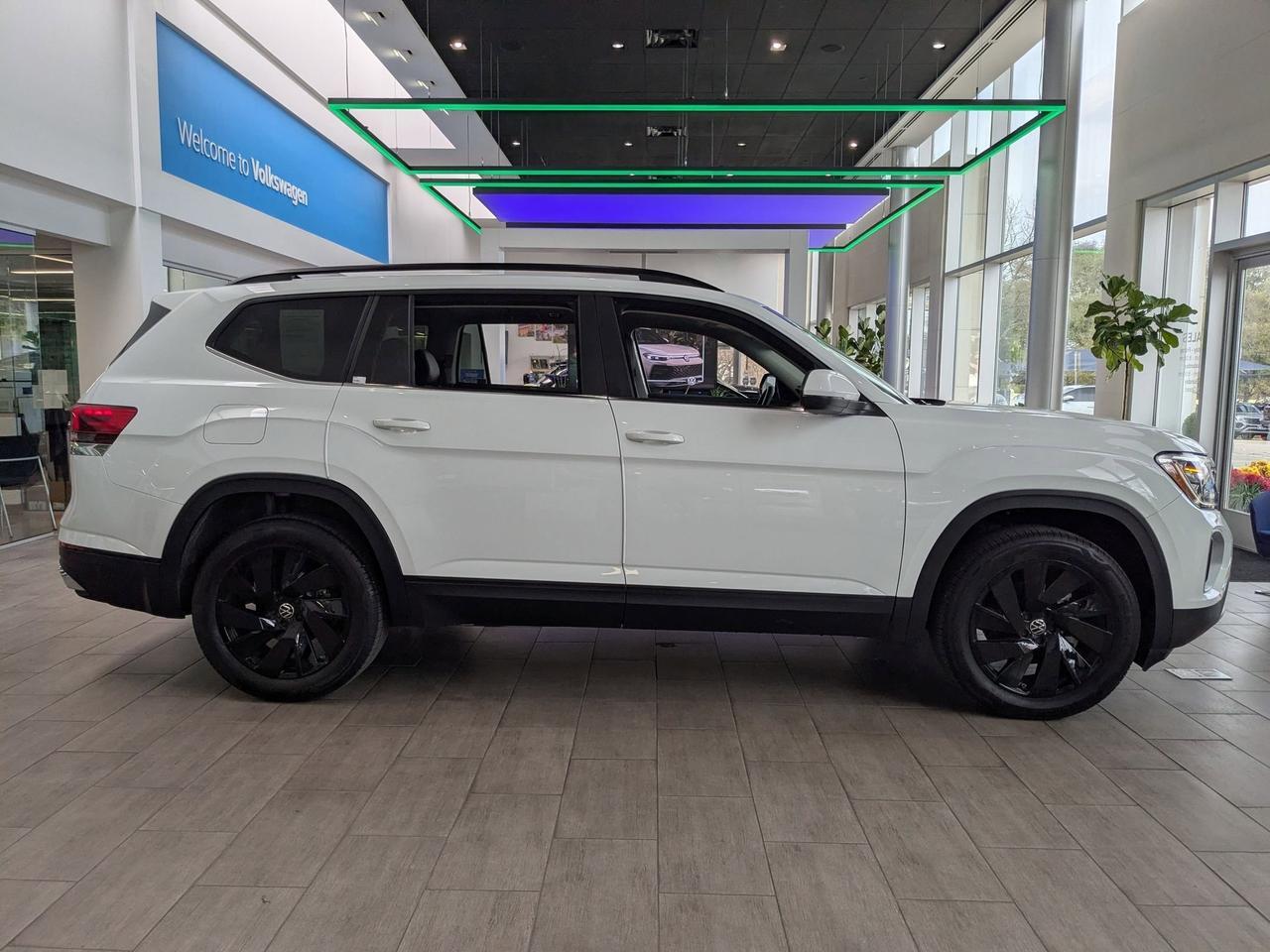 2025 Volkswagen Atlas 2.0T SE w/Technology