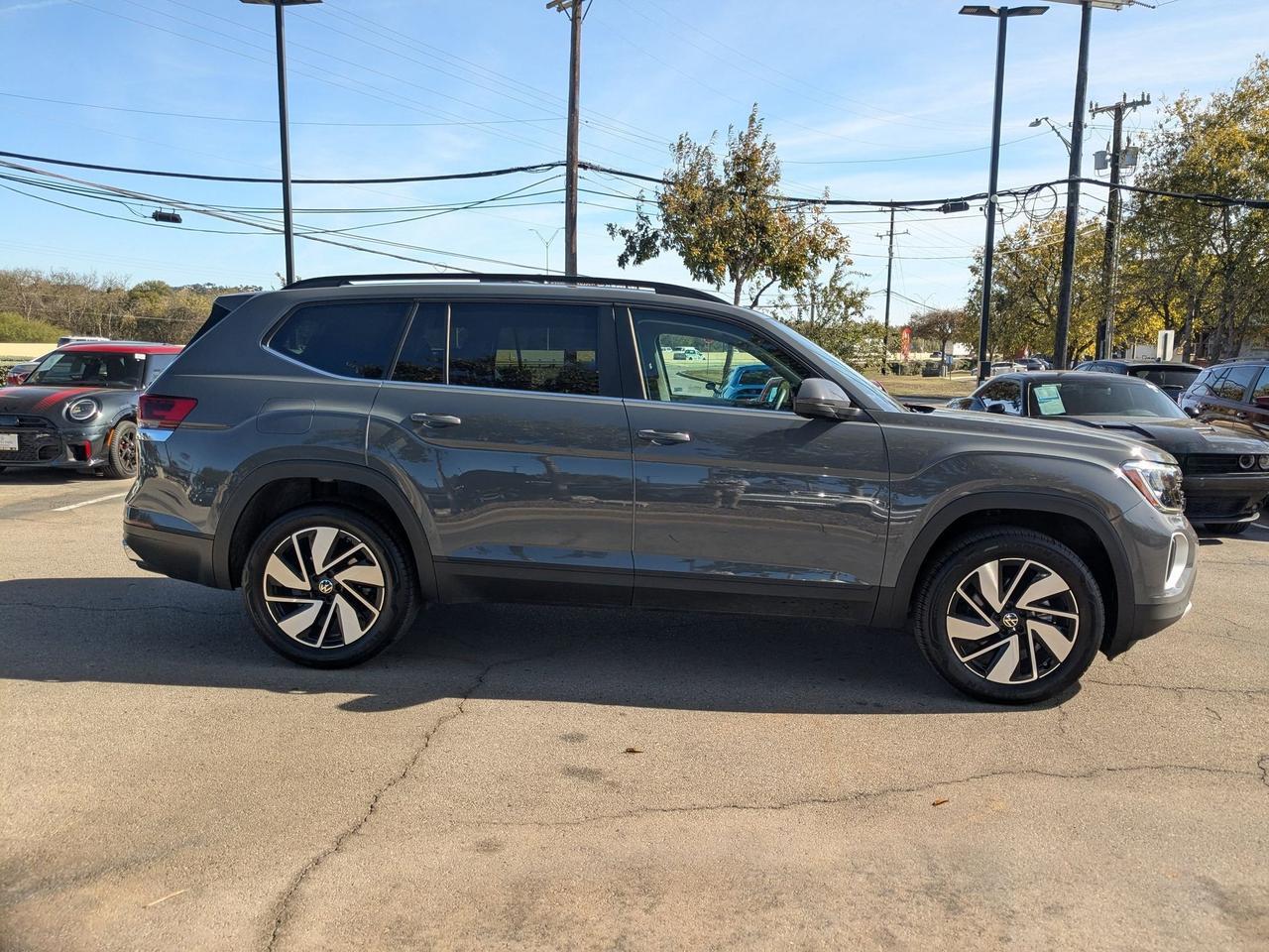2025 Volkswagen Atlas 2.0T SE w/Technology