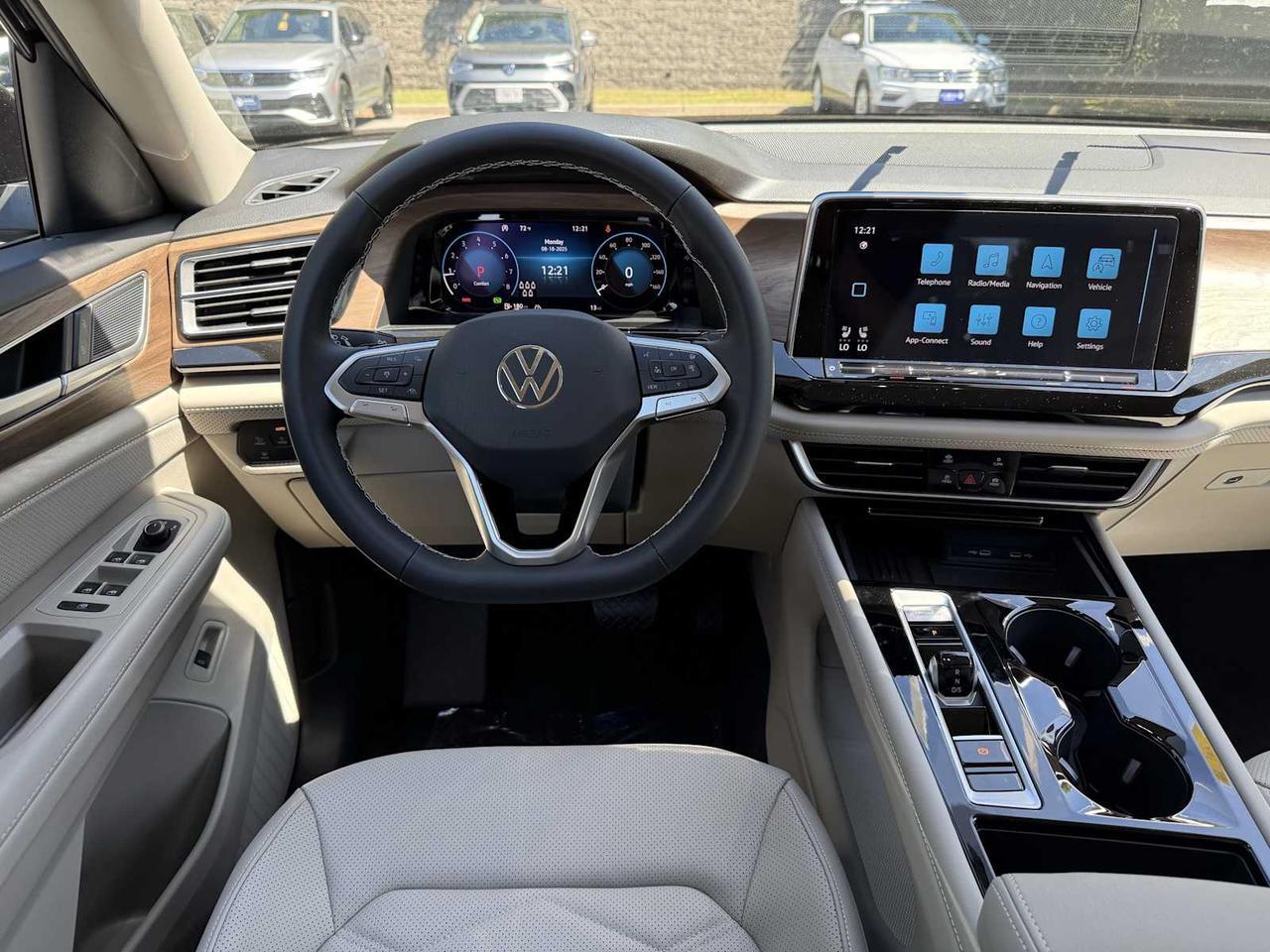 2025 Volkswagen Atlas 2.0T SE w/Technology Westborough MA