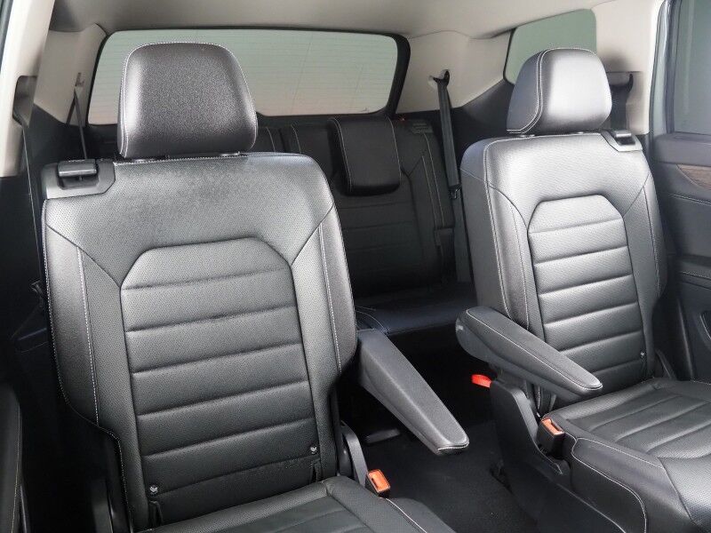 2025 Volkswagen Atlas 2.0T SEL AWD *HEADS-UP DISPLAY, NAVIGATION, ADAPTIVE CRUISE, DIGITAL COCKPIT, SAFETY ALERTS, BACKUP-CAMERA, PANORAMA MOONROOF, LEATHER, CLIMATE SEATS, HEATED STEERING, 2ND ROW CAPTAIN'S, WIRELESS CHARGING, ANDROID & APPLE Round Rock TX