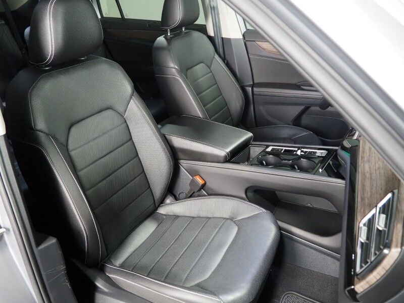 2025 Volkswagen Atlas 2.0T SEL AWD *HEADS-UP DISPLAY, NAVIGATION, ADAPTIVE CRUISE, DIGITAL COCKPIT, SAFETY ALERTS, BACKUP-CAMERA, PANORAMA MOONROOF, LEATHER, CLIMATE SEATS, HEATED STEERING, 2ND ROW CAPTAIN'S, WIRELESS CHARGING, ANDROID & APPLE