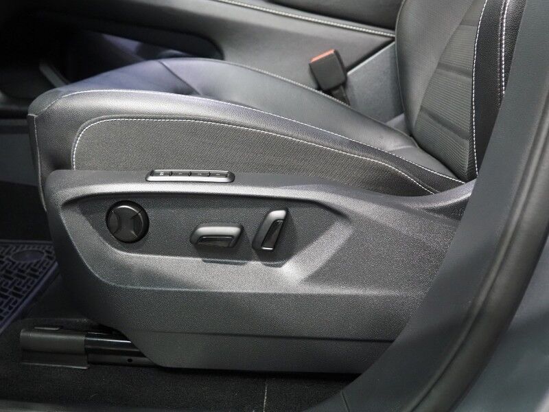 2025 Volkswagen Atlas 2.0T SEL AWD *HEADS-UP DISPLAY, NAVIGATION, ADAPTIVE CRUISE, DIGITAL COCKPIT, SAFETY ALERTS, BACKUP-CAMERA, PANORAMA MOONROOF, LEATHER, CLIMATE SEATS, HEATED STEERING, 2ND ROW CAPTAIN'S, WIRELESS CHARGING, ANDROID & APPLE Round Rock TX
