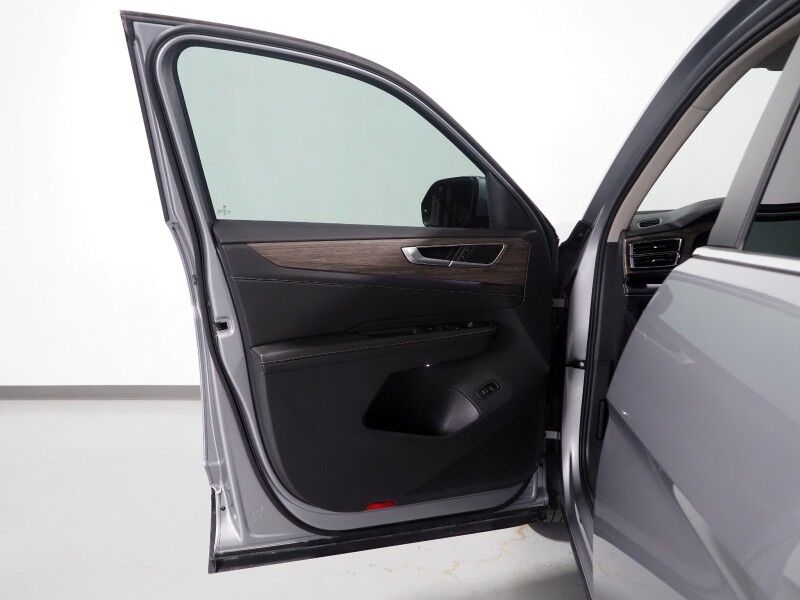 2025 Volkswagen Atlas 2.0T SEL AWD *HEADS-UP DISPLAY, NAVIGATION, ADAPTIVE CRUISE, DIGITAL COCKPIT, SAFETY ALERTS, BACKUP-CAMERA, PANORAMA MOONROOF, LEATHER, CLIMATE SEATS, HEATED STEERING, 2ND ROW CAPTAIN'S, WIRELESS CHARGING, ANDROID & APPLE Round Rock TX