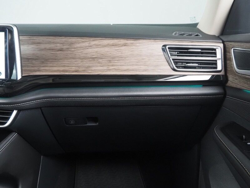 2025 Volkswagen Atlas 2.0T SEL AWD *HEADS-UP DISPLAY, NAVIGATION, ADAPTIVE CRUISE, DIGITAL COCKPIT, SAFETY ALERTS, BACKUP-CAMERA, PANORAMA MOONROOF, LEATHER, CLIMATE SEATS, HEATED STEERING, 2ND ROW CAPTAIN'S, WIRELESS CHARGING, ANDROID & APPLE Round Rock TX