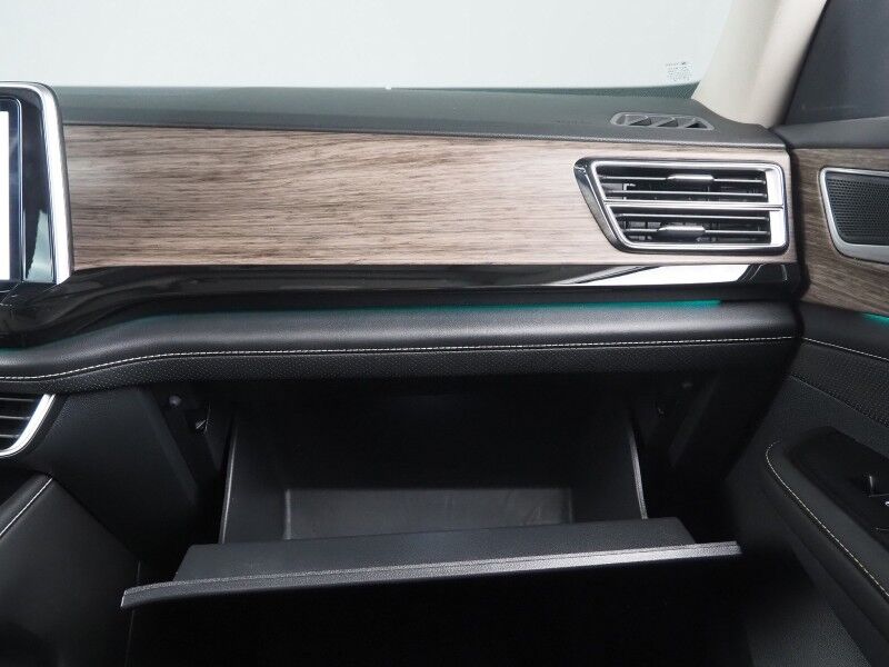 2025 Volkswagen Atlas 2.0T SEL AWD *HEADS-UP DISPLAY, NAVIGATION, ADAPTIVE CRUISE, DIGITAL COCKPIT, SAFETY ALERTS, BACKUP-CAMERA, PANORAMA MOONROOF, LEATHER, CLIMATE SEATS, HEATED STEERING, 2ND ROW CAPTAIN'S, WIRELESS CHARGING, ANDROID & APPLE Round Rock TX