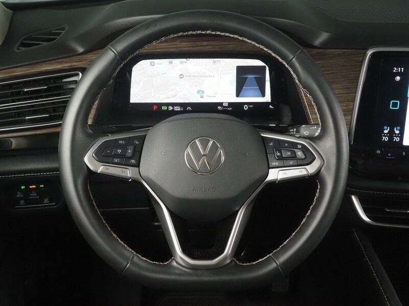 2025 Volkswagen Atlas 2.0T SEL AWD *HEADS-UP DISPLAY, NAVIGATION, ADAPTIVE CRUISE, DIGITAL COCKPIT, SAFETY ALERTS, BACKUP-CAMERA, PANORAMA MOONROOF, LEATHER, CLIMATE SEATS, HEATED STEERING, 2ND ROW CAPTAIN'S, WIRELESS CHARGING, ANDROID & APPLE Round Rock TX