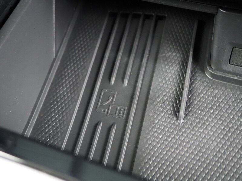 2025 Volkswagen Atlas 2.0T SEL AWD *HEADS-UP DISPLAY, NAVIGATION, ADAPTIVE CRUISE, DIGITAL COCKPIT, SAFETY ALERTS, BACKUP-CAMERA, PANORAMA MOONROOF, LEATHER, CLIMATE SEATS, HEATED STEERING, 2ND ROW CAPTAIN'S, WIRELESS CHARGING, ANDROID & APPLE Round Rock TX
