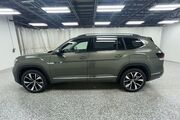2025 Volkswagen Atlas 2.0T SEL Premium R-Line Oshkosh WI