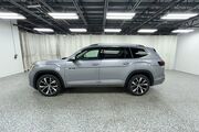 2025 Volkswagen Atlas 2.0T SEL Premium R-Line Oshkosh WI