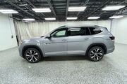 2025 Volkswagen Atlas 2.0T SEL Premium R-Line Oshkosh WI