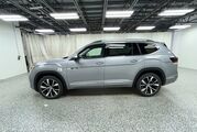 2025 Volkswagen Atlas 2.0T SEL Premium R-Line Oshkosh WI