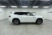 2025 Volkswagen Atlas 2.0T SEL Premium R-Line Oshkosh WI