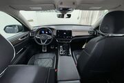 2025 Volkswagen Atlas 2.0T SEL Premium R-Line Oshkosh WI