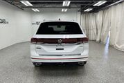2025 Volkswagen Atlas 2.0T SEL Premium R-Line Oshkosh WI