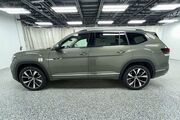 2025 Volkswagen Atlas 2.0T SEL Premium R-Line Oshkosh WI