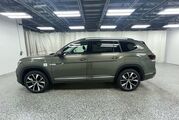 2025 Volkswagen Atlas 2.0T SEL Premium R-Line Oshkosh WI