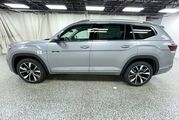 2025 Volkswagen Atlas 2.0T SEL Premium R-Line Oshkosh WI