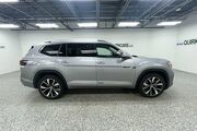2025 Volkswagen Atlas 2.0T SEL Premium R-Line Oshkosh WI