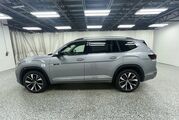 2025 Volkswagen Atlas 2.0T SEL Premium R-Line Oshkosh WI