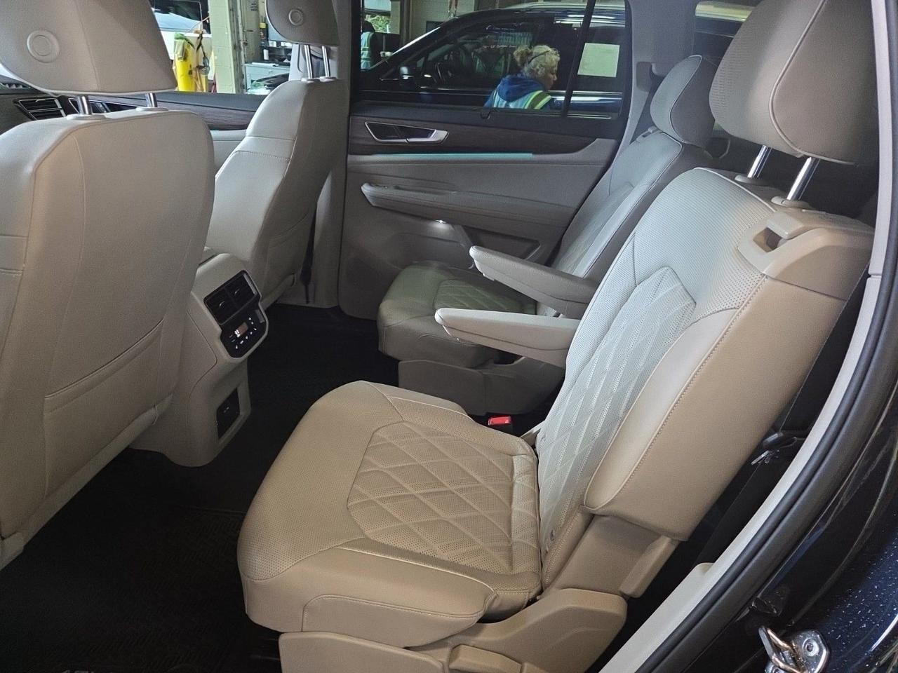 2025 Volkswagen Atlas 2.0T SEL Premium R-Line Panoramic Roof Ventilated Seats Portland OR
