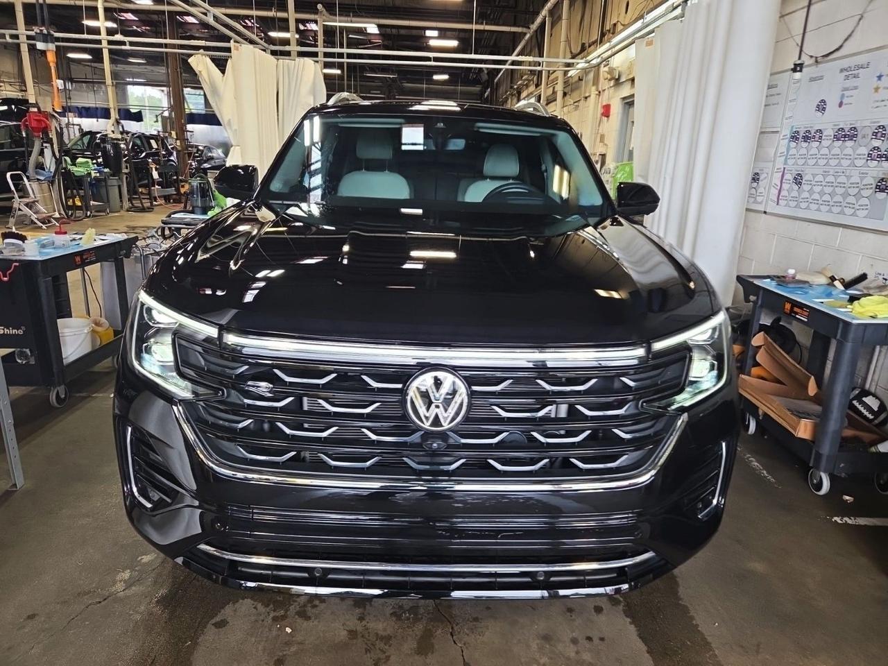 2025 Volkswagen Atlas 2.0T SEL Premium R-Line Panoramic Roof Ventilated Seats Portland OR