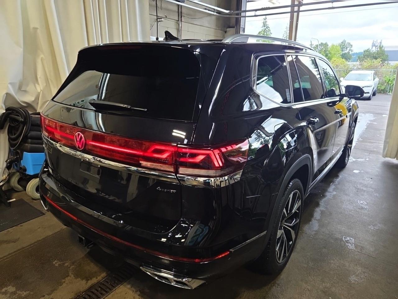 2025 Volkswagen Atlas 2.0T SEL Premium R-Line Panoramic Roof Ventilated Seats Portland OR