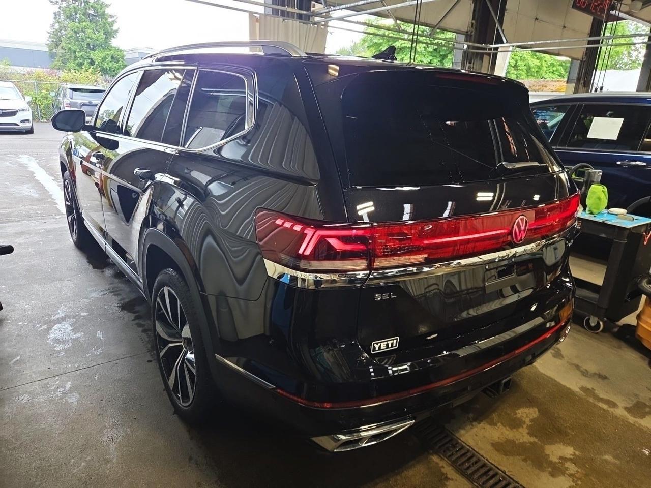 2025 Volkswagen Atlas 2.0T SEL Premium R-Line Panoramic Roof Ventilated Seats Portland OR