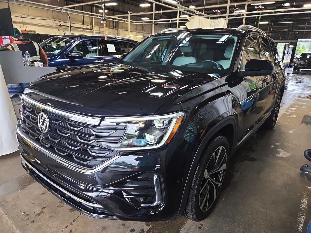 2025 Volkswagen Atlas 2.0T SEL Premium R-Line Panoramic Roof Ventilated Seats Portland OR