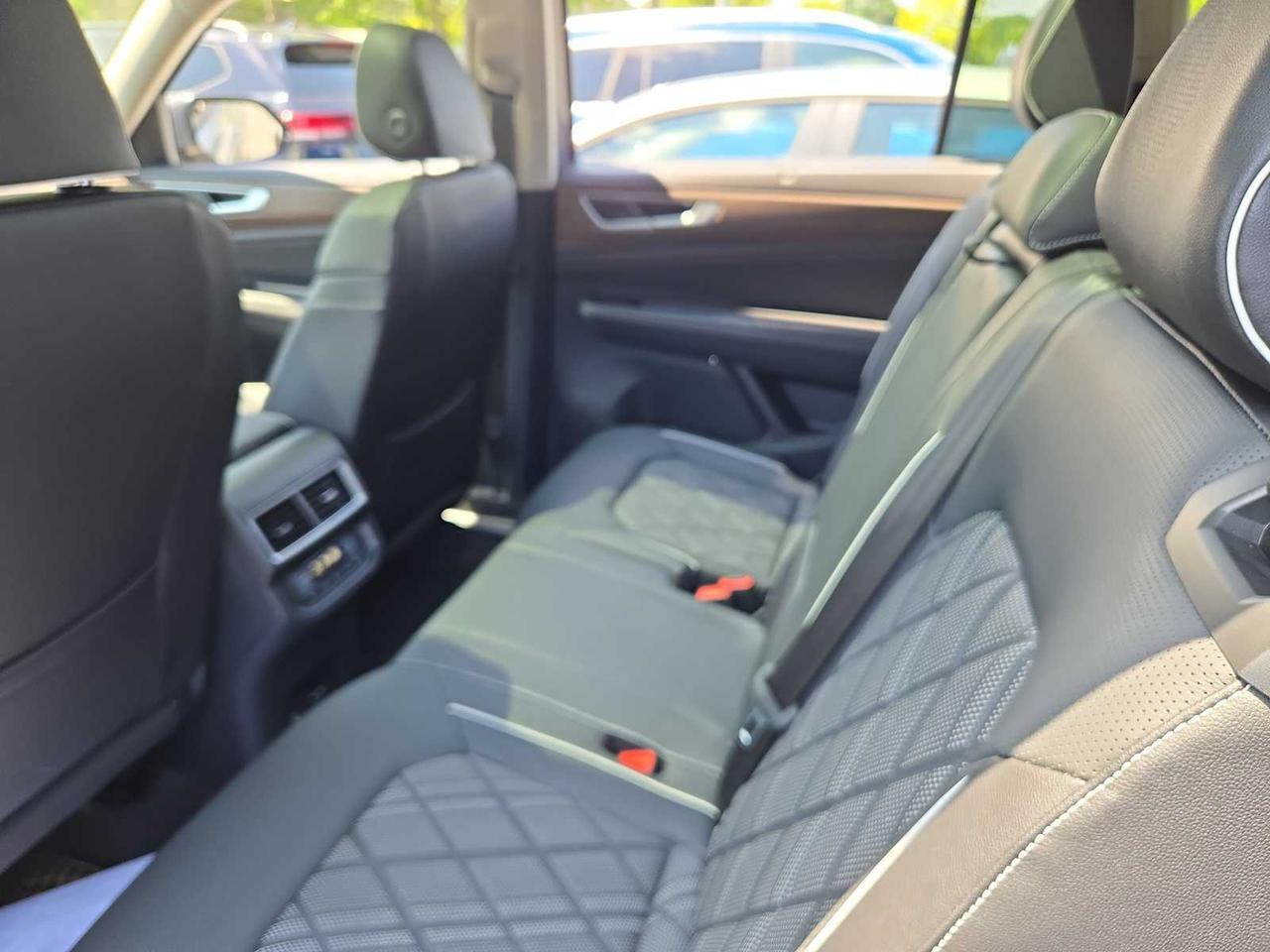 2025 Volkswagen Atlas 2.0T SEL Premium R-Line Wellesley MA