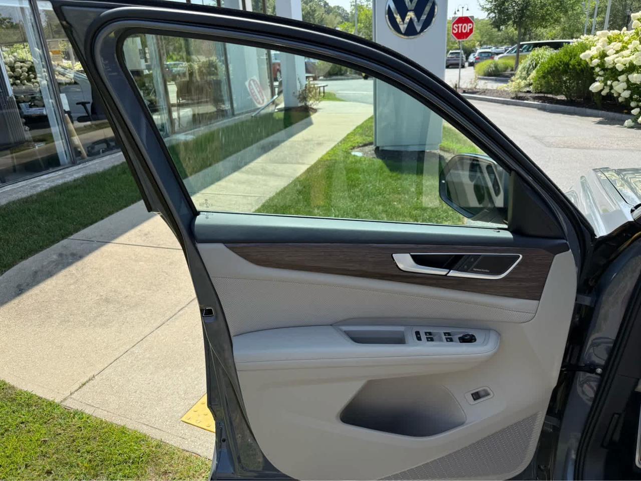2025 Volkswagen Atlas 2.0T SEL Premium R-Line Wellesley MA