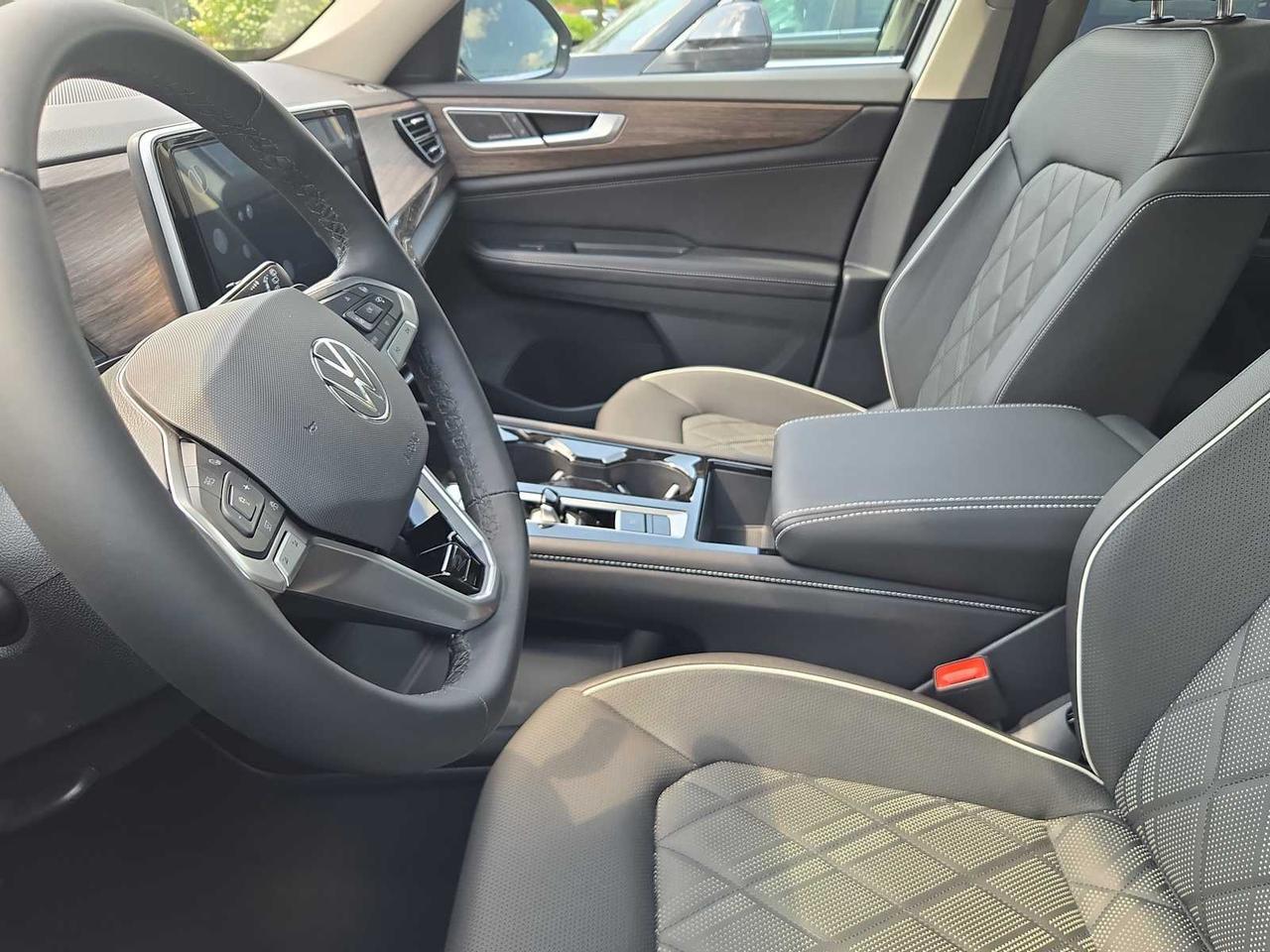 2025 Volkswagen Atlas 2.0T SEL Premium R-Line Wellesley MA