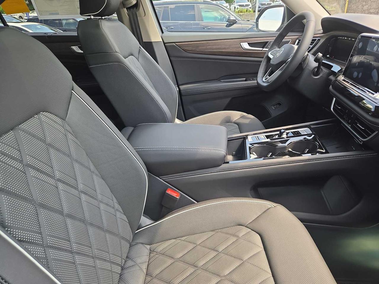 2025 Volkswagen Atlas 2.0T SEL Premium R-Line Wellesley MA