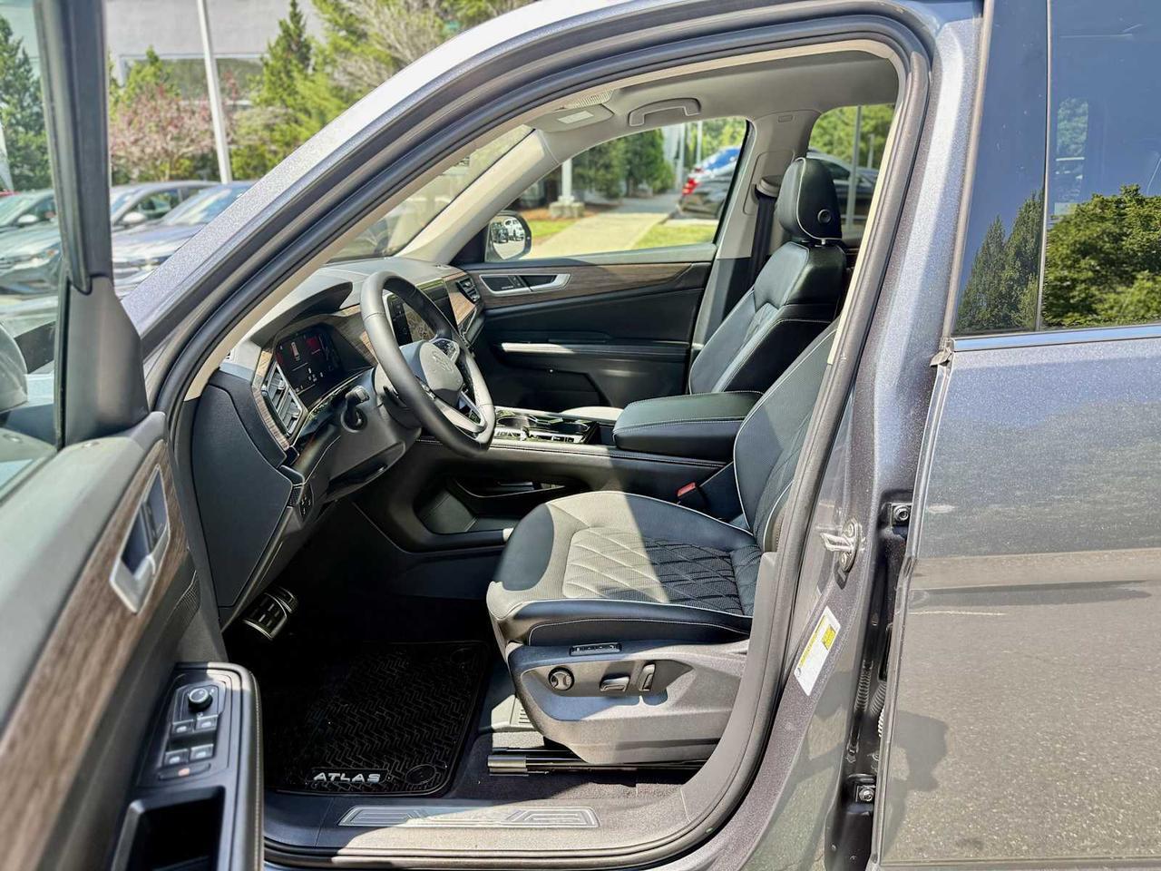 2025 Volkswagen Atlas 2.0T SEL Premium R-Line Westborough MA
