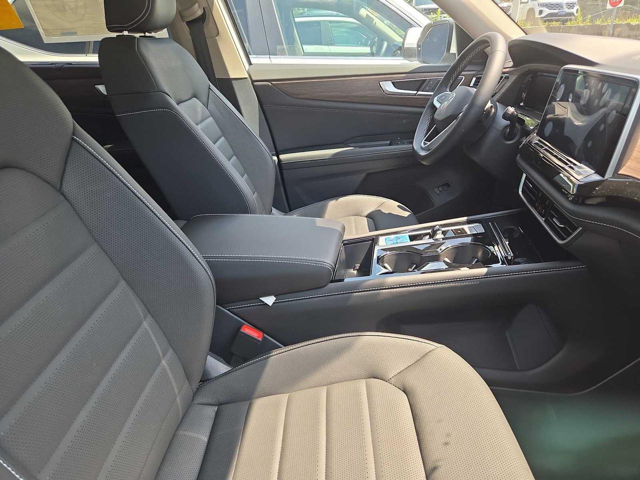 2025 Volkswagen Atlas 2.0T SEL Wellesley MA