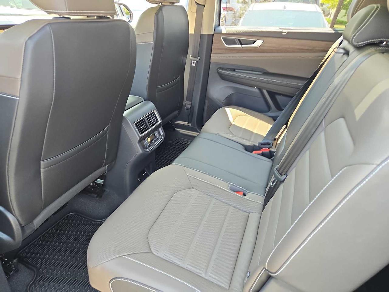 2025 Volkswagen Atlas 2.0T SEL Wellesley MA