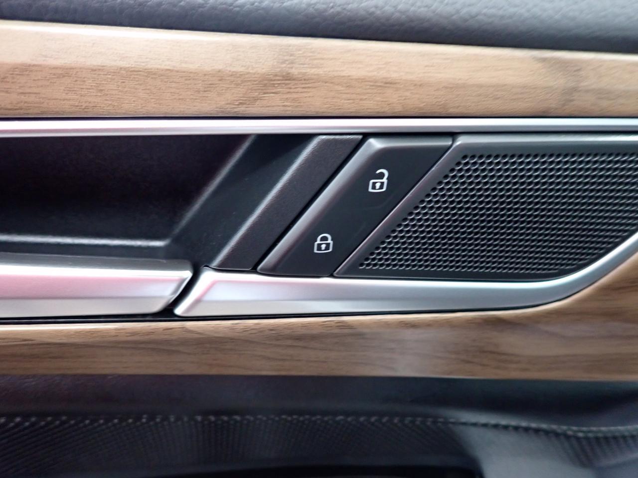 2025 Volkswagen Atlas Comfortline 4WD LEATHER NAVI 7 PASS Listowel ON