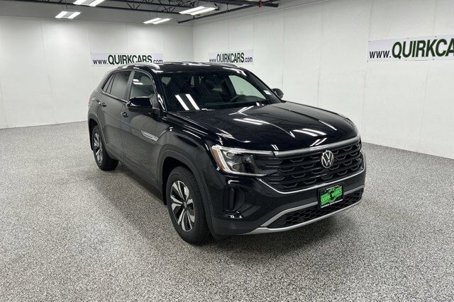 2025 Volkswagen Atlas Cross Sport 2.0T SE Oshkosh WI