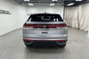 2025 Volkswagen Atlas Cross Sport 2.0T SE Oshkosh WI