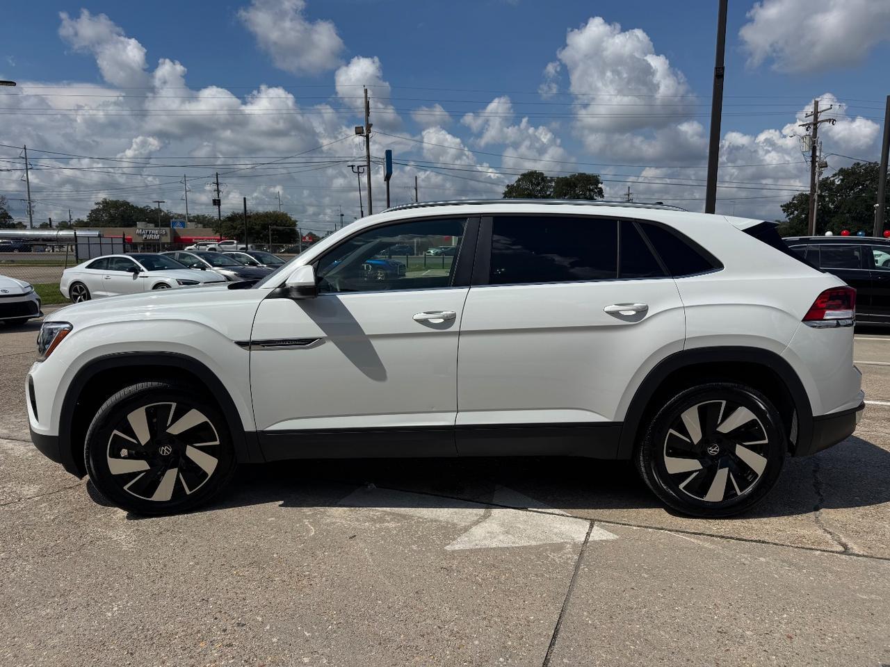 2025 Volkswagen Atlas Cross Sport 2.0T SE w/Technology