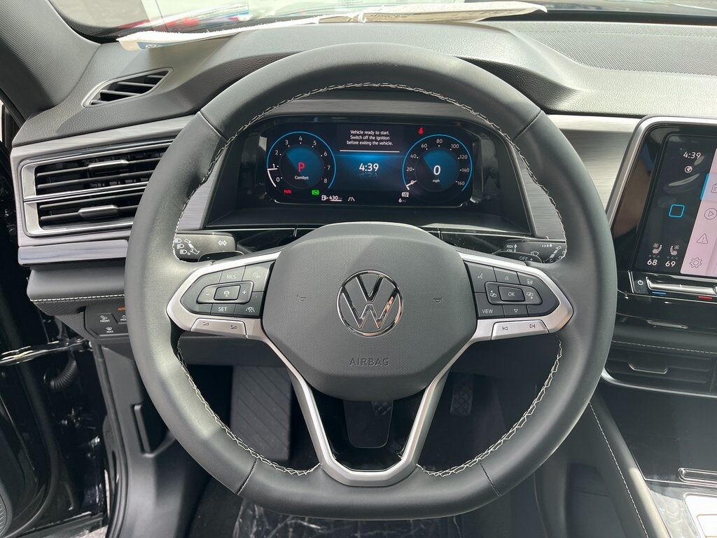2025 Volkswagen Atlas Cross Sport 2.0T SE w/Technology Green Bay WI