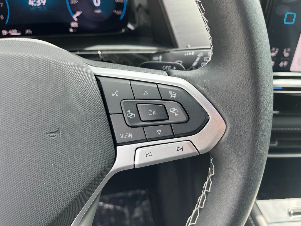 2025 Volkswagen Atlas Cross Sport 2.0T SE w/Technology Green Bay WI