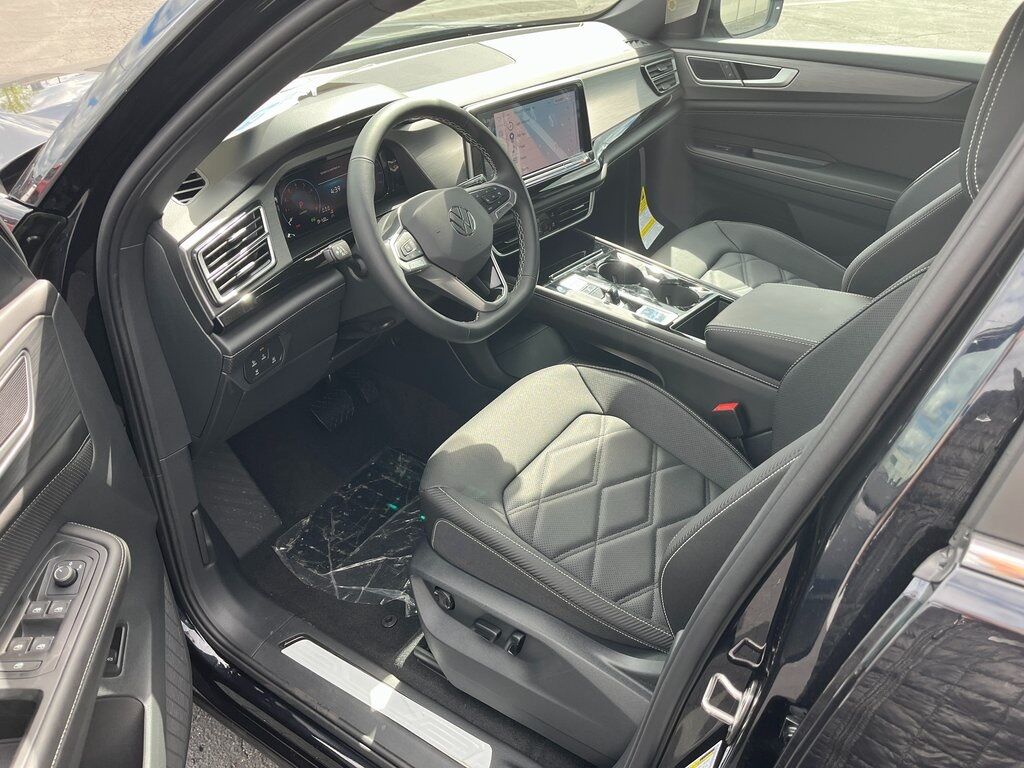 2025 Volkswagen Atlas Cross Sport 2.0T SE w/Technology Green Bay WI