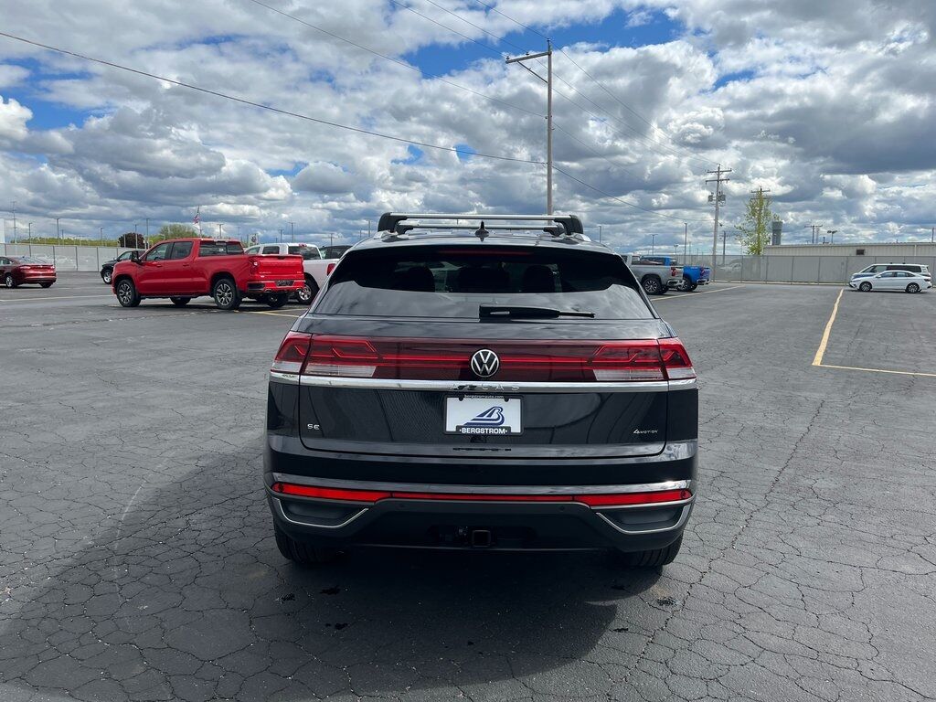 2025 Volkswagen Atlas Cross Sport 2.0T SE w/Technology Green Bay WI