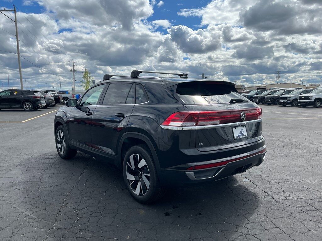 2025 Volkswagen Atlas Cross Sport 2.0T SE w/Technology Green Bay WI