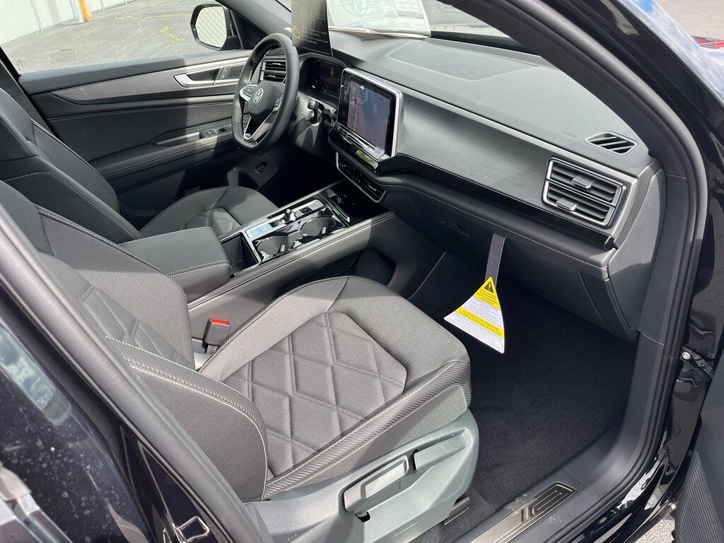 2025 Volkswagen Atlas Cross Sport 2.0T SE w/Technology Green Bay WI