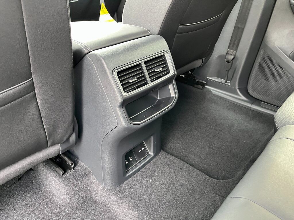 2025 Volkswagen Atlas Cross Sport 2.0T SE w/Technology Green Bay WI